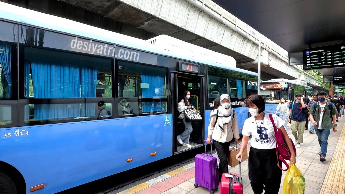 A1 Bus Dropping Passengers Near Mo Chit BTS Station